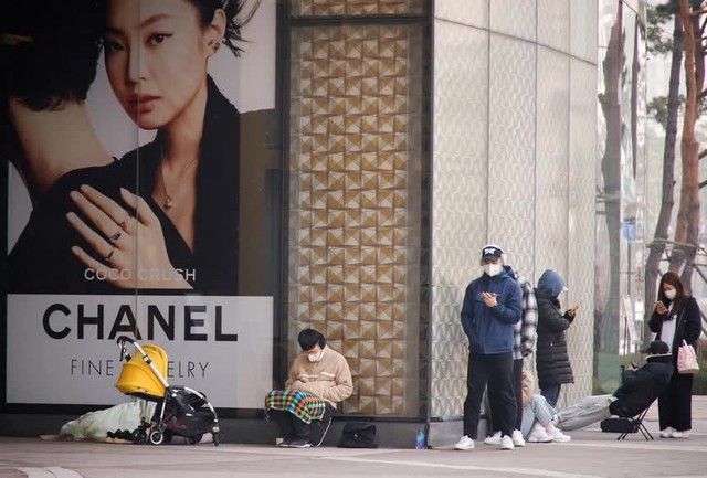 Nhiều phụ huynh Hàn Quốc ‘còng lưng’ khi con cái đòi mua đồ Gucci, Dior chỉ vì thần tượng làm đại sứ thương hiệu - Ảnh 23.