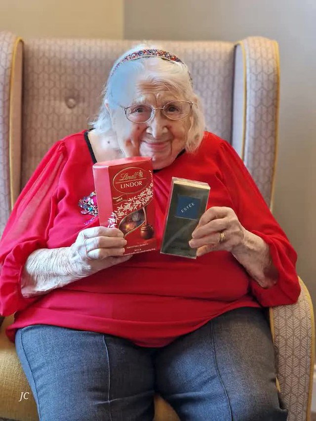Tiết lộ bí quyết sống hạnh phúc, cụ bà 100 tuổi khiến giới trẻ ngỡ ngàng với lời khuyên có 1-0-2 - Ảnh 3.