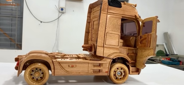 Mercedes-Benz Actros made of fine wood by Vietnamese workers - Photo 6.