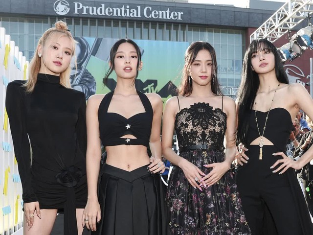 Nhiều phụ huynh Hàn Quốc ‘còng lưng’ khi con cái đòi mua đồ Gucci, Dior chỉ vì thần tượng làm đại sứ thương hiệu - Ảnh 3.