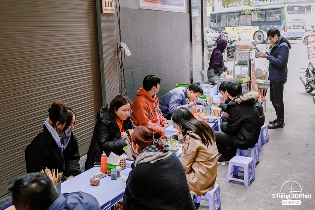 Dân văn phòng khu Trần Đại Nghĩa đi làm nhưng ăn uống như sinh viên, mỗi bữa trưa giá rẻ bất ngờ nhờ một đặc quyền - Ảnh 17.
