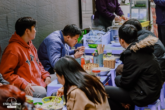 Dân văn phòng khu Trần Đại Nghĩa đi làm nhưng ăn uống như sinh viên, mỗi bữa trưa giá rẻ bất ngờ nhờ một đặc quyền - Ảnh 15.