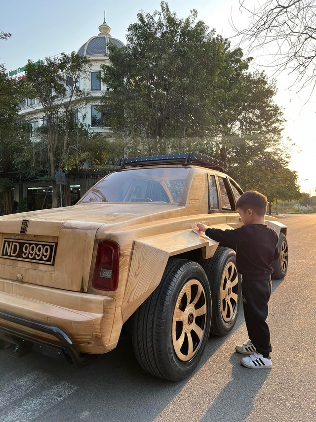 9X Bac Ninh homemade 6-wheel Rolls-Royce: As big as a real car, costing about 350 million VND - Photo 3.