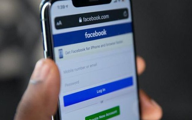 Facebook bị nhân viên cũ tố âm thầm hút cạn pin điện thoại thông minh. Ảnh: India Times