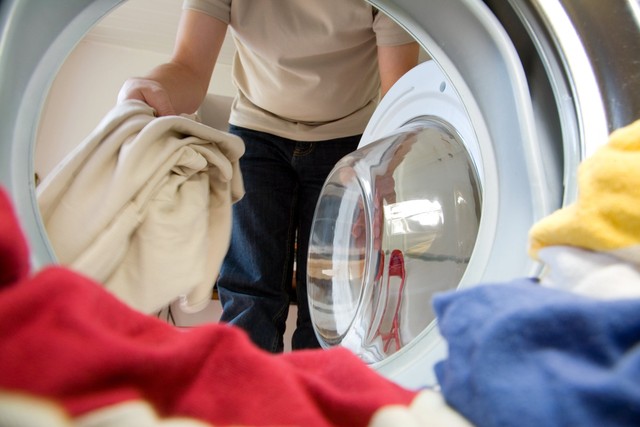 Mẹo hay giúp bạn phát hiện nguyên nhân làm máy giặt kêu to - Ảnh 4.