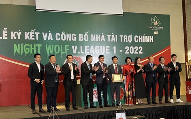 Lễ ký kết và công bố nhà tài trợ chính Giải bóng đá vô địch Quốc gia V.League 2022. Ảnh: CN.