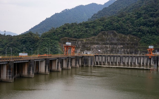 Cửa lấy nước của nhà máy thủy điện Coca Codo Sinclair gần San Luis, Ecuador.