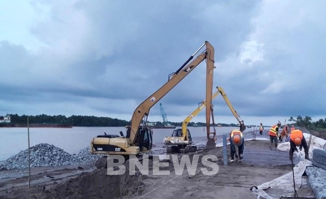 Dự án luồng sông Hậu cho tàu trọng tải lớn vẫn chưa xong giải phóng mặt bằng - Ảnh 1.