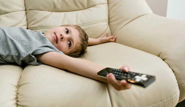 Trẻ xem tivi và không xem tivi khác nhau về tư duy và năng lực như thế nào? Câu trả lời sững sờ! - Ảnh 2.