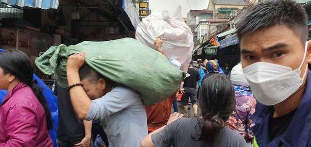  Cập nhật mới nhất từ hiện trường vụ cháy chợ nông sản lớn nhất Hải Phòng  - Ảnh 3.