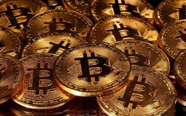 Đồng Bitcoin tiếp tục lao dốc xuống ngưỡng 21.690 USD, giảm 0,63% trong 24 giờ qua và giảm hơn 7% trong tuần qua.