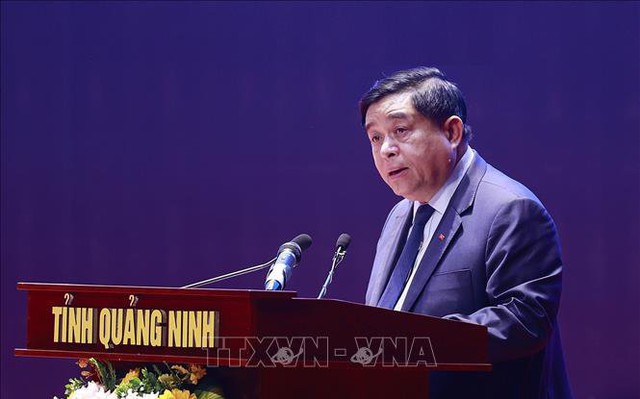 Bộ trưởng Bộ Kế hoạch và Đầu tư Nguyễn Chí Dũng công bố Nghị quyết số 14 /NQ-CP ngày 08/02/2023 của Chính phủ về Chương trình hành động thực hiện Nghị quyết số 30-NQ/TW. Ảnh: Dương Giang/TTXVN