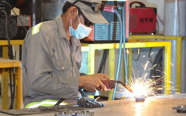 Công nhân được tuyển dụng vào làm việc tại Công ty TNHH Điện tự động Thuận Nhật đều phải qua đào tạo nghề