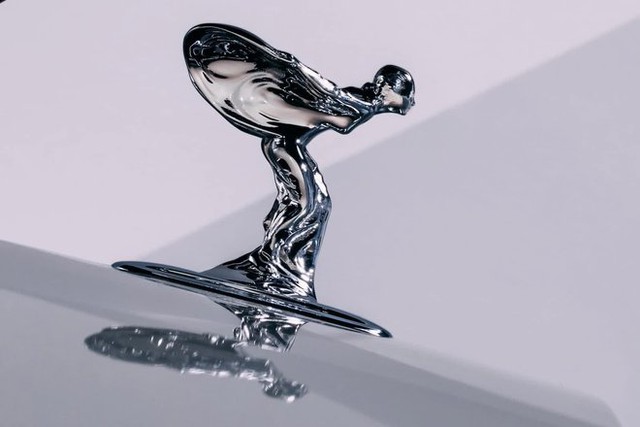 Chuyện thâm cung bí sử về biểu tượng thiếu phụ bay của Rolls-Royce: Vợ của quý tộc, suýt lấy cảm hứng từ Nike - Ảnh 4.