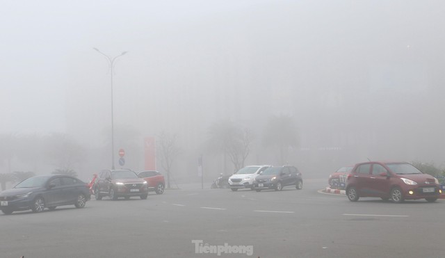 Thành phố Hà Tĩnh chìm trong sương mù dày đặc - Ảnh 14.