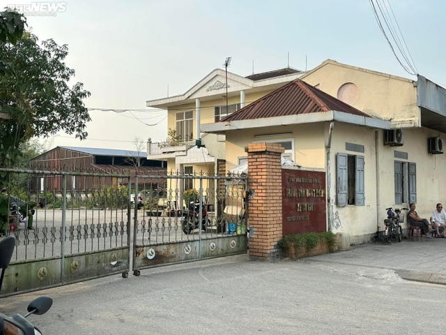 Công an khám xét tại Trung tâm Đăng kiểm xe cơ giới Thừa Thiên - Huế - Ảnh 4.