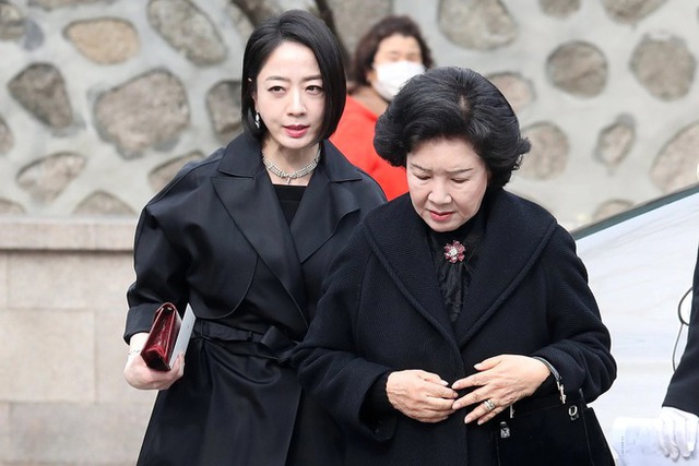  Nàng dâu gia tộc Hyundai lấn át Lee Young Ae: MC đẹp nổi trội, cưới vội mặc thị phi và cái bẫy sau cánh cổng hào môn  - Ảnh 1.