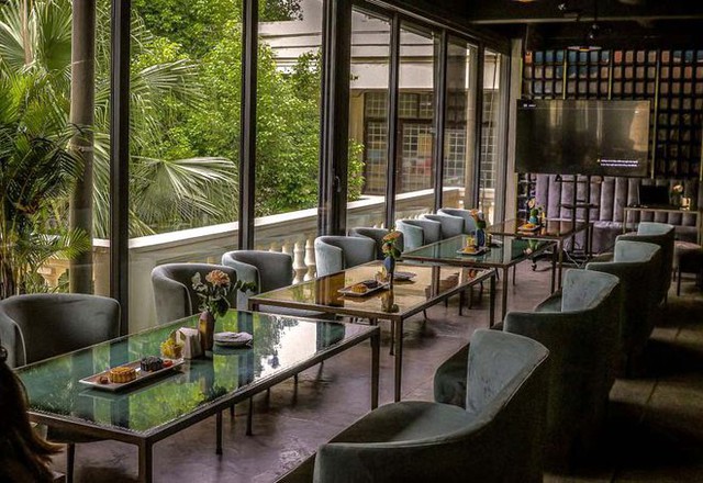 Catching a series of luxury restaurants in Hanoi for a Valentine's Day 