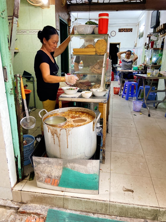 Delicious restaurants, even though Ho Chi Minh City are hidden in a deep alley, are still found by foodies - Photo 3.