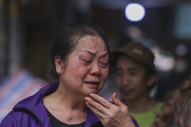  Nhiều tiểu thương khóc nức nở trước đống tro tàn sau vụ cháy tại chợ Tam Bạc: Cả nhà tôi không ăn, không ngủ được - Ảnh 6.