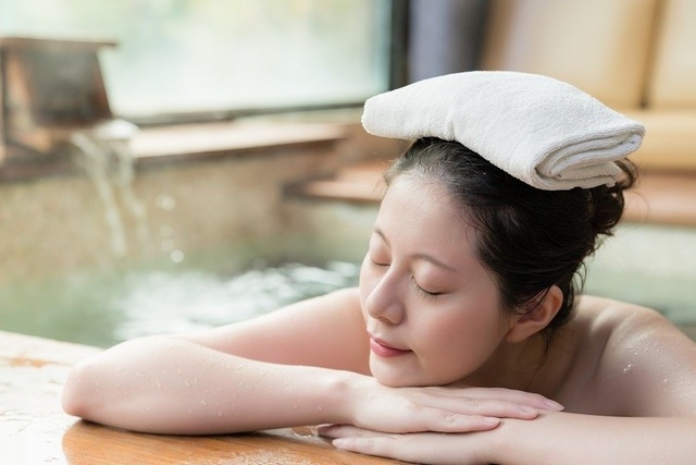  Bắt nhóm đàn ông bao gồm cả quan chức quay lén phụ nữ tắm suối nước nóng suốt 30 năm: Nhật Bản lo ngại văn hóa onsen bị đe dọa vì thiếu an toàn  - Ảnh 1.