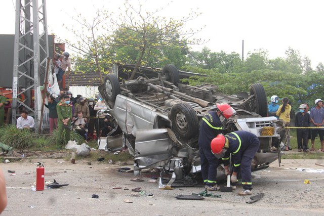 Hiện trường vụ tai nạn kinh hoàng khiến 8 người tử vong ở Quảng Nam - Ảnh 5.