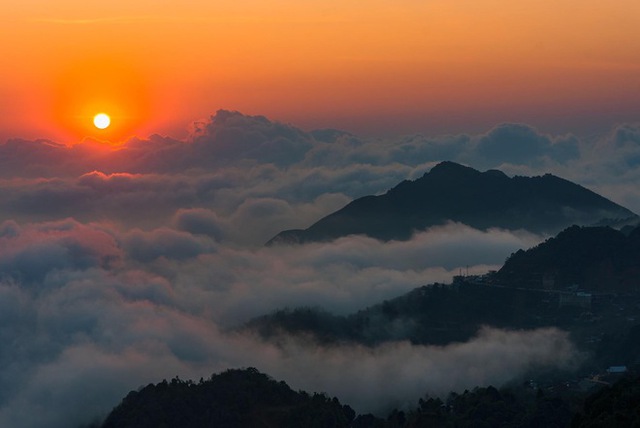 Ta Xua is surprisingly beautiful in the colorful peach blossom season among the sea of ​​​​clouds, the virtual life enthusiasts are excited to go on a photo hunt - Photo 20.