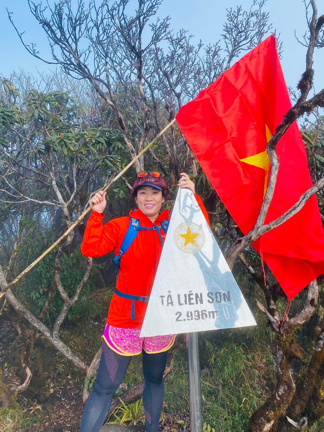 New trend of "adventure collection" of sisters to conquer thousands of meters high mountains in Vietnam - Photo 3.