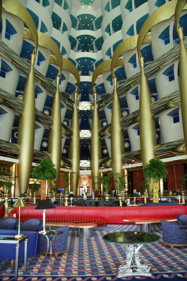 Nhân viên khách sạn 7 sao, giá nghỉ hơn nửa tỷ đồng/đêm tại Dubai kể góc khuất của nghề”: Thu nhập tới hơn 80 triệu đồng/tháng, nhất định phải nắm quy tắc này - Ảnh 2.