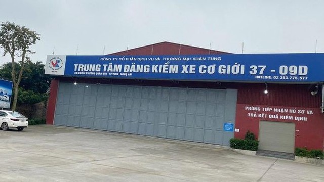 Công an Nghệ An khám xét trung tâm đăng kiểm xe cơ giới 37-09D - Ảnh 1.