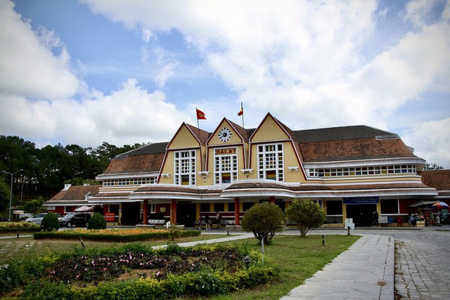 Ngắm nhà ga cổ nhất Việt Nam chỉ với 5.000 đồng - Ảnh 1.