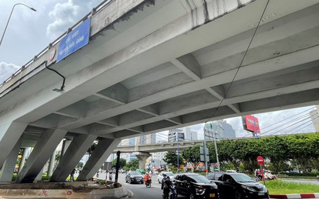 Dự kiến, cuối tháng 2 cầu vượt Nguyễn Hữu Cảnh sẽ sửa chữa xong.