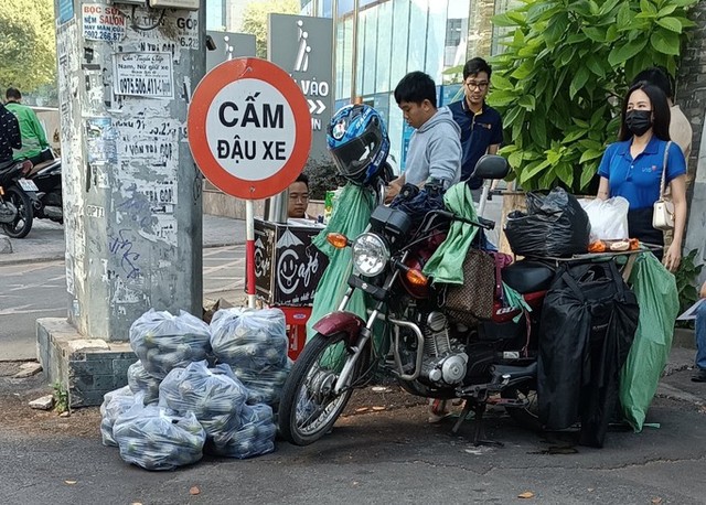 Giải cứu cam sành khắp các ngả đường TP HCM - Ảnh 7.