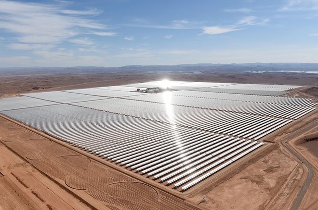 Điều gì sẽ xảy ra nếu chúng ta biến sa mạc Sahara trở thành một quả pin năng lượng Mặt Trời? - Ảnh 2.