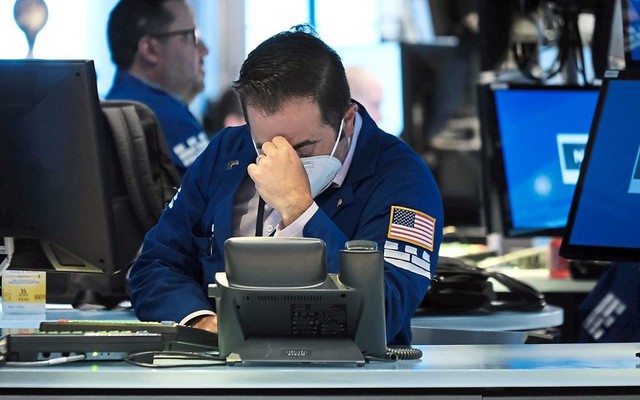 Nhà đầu tư chứng khoán tiếp tục “phớt lờ” những cảnh báo về lãi suất