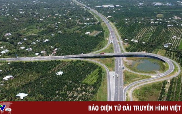 Việc phát triển giao thông, nhất là các tuyến đường bộ cao tốc tại khu vực Đồng bằng sông Cửu Long là yêu cầu khách quan. (Ảnh minh họa - Ảnh: PLO)