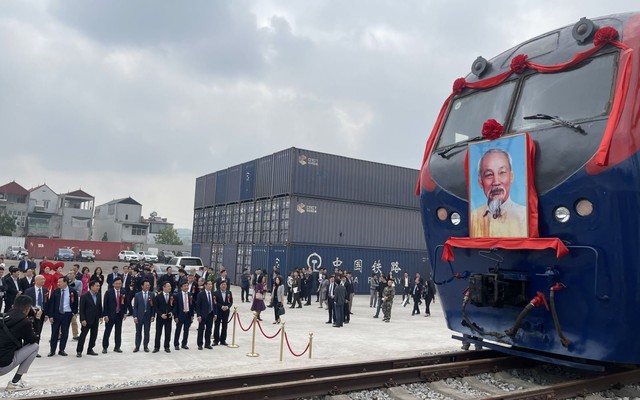 Đưa vào hoạt động tàu liên vận quốc tế bằng đường sắt tại ga Kép Bắc Giang.