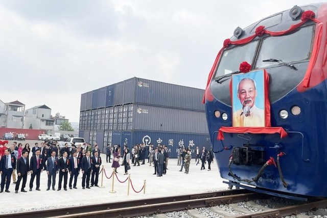 Bắc Giang: Ga Kép bắt đầu vận chuyển hàng đi quốc tế - Ảnh 1.