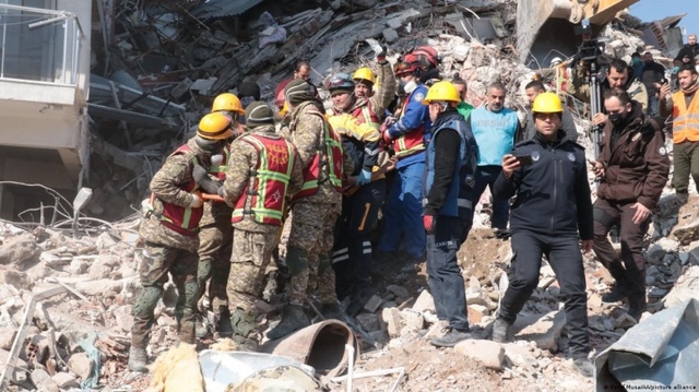 Giải cứu thành công các nạn nhân động đất sau 12 ngày - Ảnh 1.