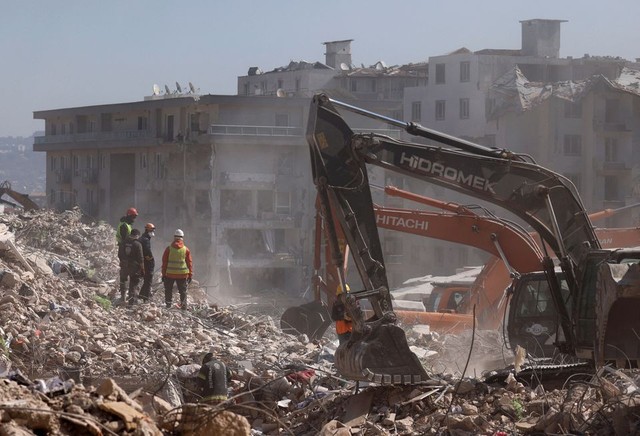 Những căn hộ ‘chống động đất’ đổ sập như domino trong thảm hoạ thế kỷ ở Thổ Nhĩ Kỳ - Ảnh 2.