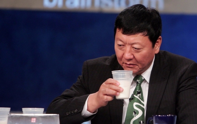 Làm tỷ phú gian nan như “Á vương ngành sữa” Trung Quốc: Rời công ty gắn bó suốt 10 năm vì “bất hòa”, lập doanh nghiệp mới thì “vận đen” giáng xuống, lao đao mãi mới được nghỉ hưu - Ảnh 2.
