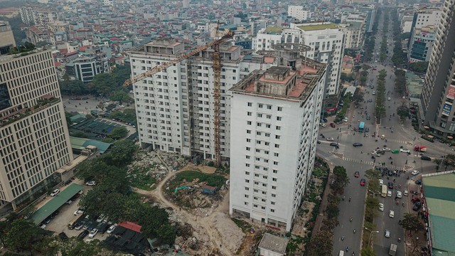 Cận cảnh những tòa nhà chết đứng từ đợt vỡ bong bóng bất động sản năm 2011 - Ảnh 11.
