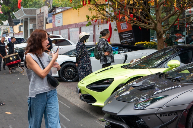 Bên trong đại lý siêu xe nổi tiếng nhất Việt Nam: Camera khắp nơi, có chỗ rửa xe, ngồi mát-xa cạnh xe khủng chục tỷ - Ảnh 4.
