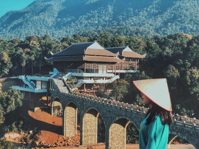 Cập nhật giá vé dịch vụ tại 5 địa điểm du lịch tâm linh lớn nhất cả nước - Ảnh 1. Cập nhật giá vé dịch vụ tại 5 địa điểm du lịch tâm linh lớn nhất cả nước - Ảnh 1.
