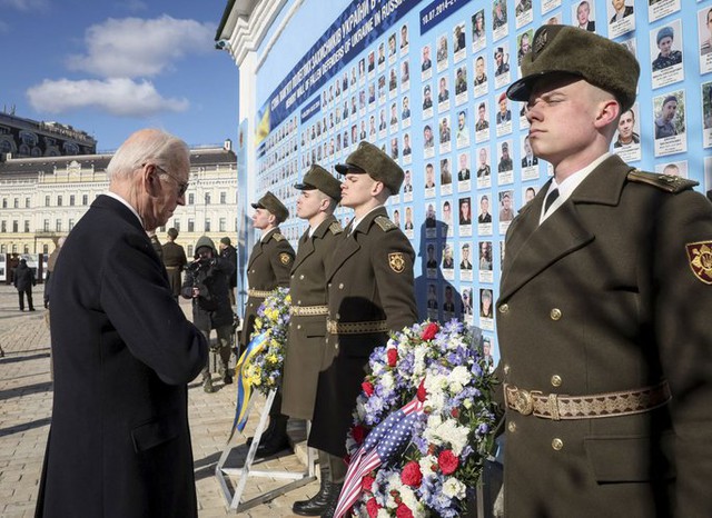 Toàn cảnh chuyến thăm Ukraine qua mặt được tất cả của Tổng thống Joe Biden - Ảnh 3.