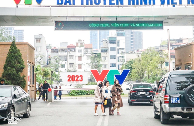  Hai con ngõ giờ trưa tấp nập ở gần Đài Truyền hình Việt Nam, đi ăn trưa khả năng gặp người nổi tiếng rất cao  - Ảnh 8.