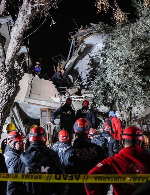 Hiện trường đau lòng khi Thổ Nhĩ Kỳ tiếp tục hứng chịu động đất kép sau 2 tuần kể từ thảm họa khiến 47.000 thiệt mạng - Ảnh 9.