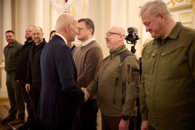 Toàn cảnh chuyến thăm Ukraine qua mặt được tất cả của Tổng thống Joe Biden - Ảnh 9.
