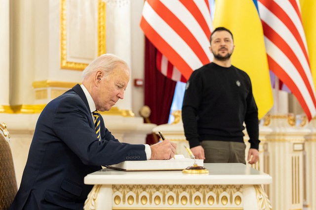 Toàn cảnh chuyến thăm Ukraine qua mặt được tất cả của Tổng thống Joe Biden - Ảnh 8.