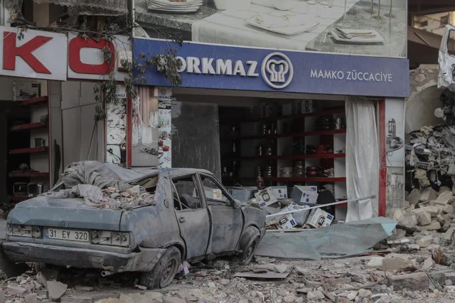 Hiện trường đau lòng khi Thổ Nhĩ Kỳ tiếp tục hứng chịu động đất kép sau 2 tuần kể từ thảm họa khiến 47.000 thiệt mạng - Ảnh 6.